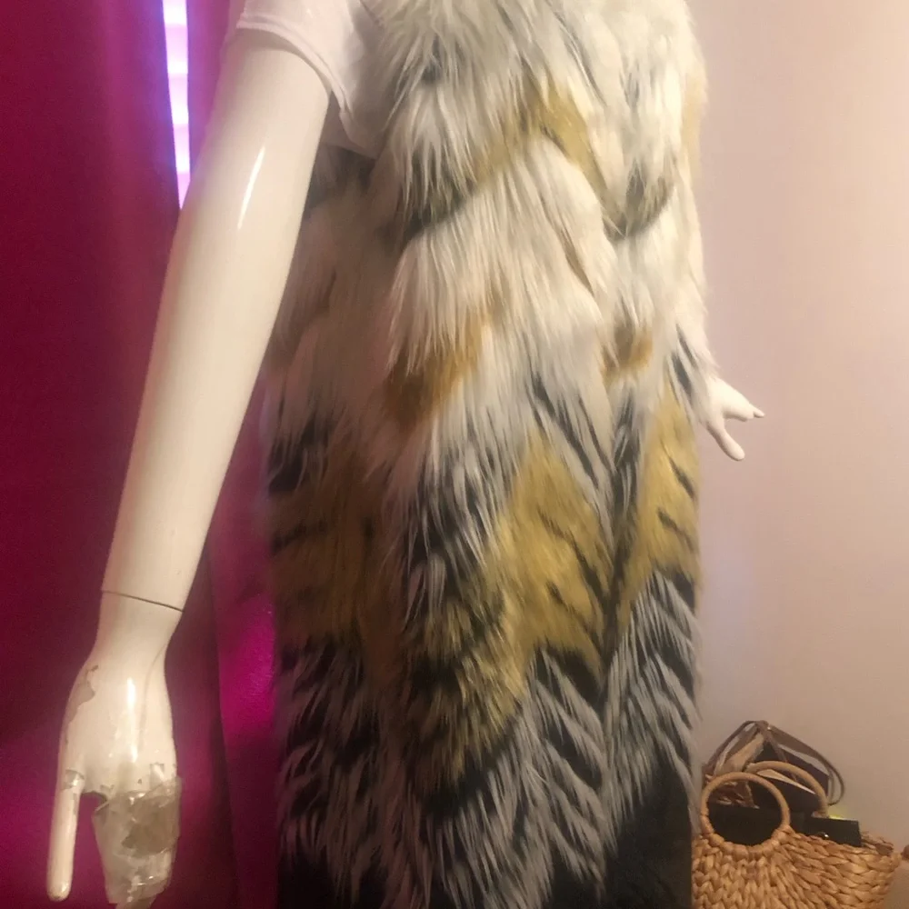 Fabulous Furs (Donna Salyers)Elegant Black Faux Fur Vest - Picture 3 of 7